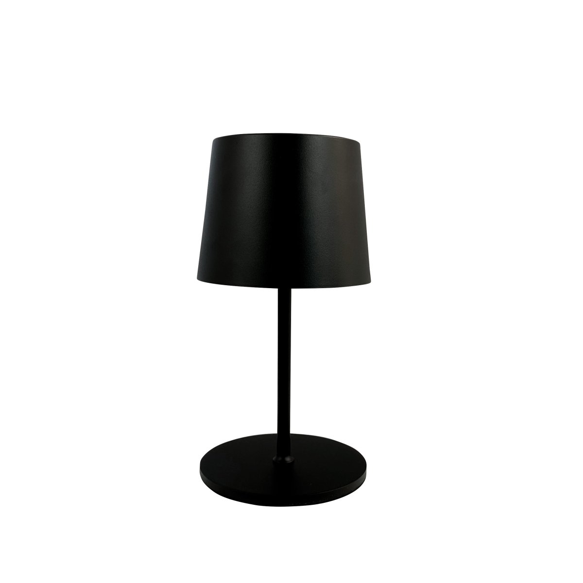 Karl 37cm Svart bærbar Fra Dyberg Larsen - Karl passer b&aring;de innend&oslash;rs og utend&oslash;rs og er lett &aring; flytte rundt p&aring;, noe som gj&oslash;r den ideell for b&aring;de hjemmet og uteplassen.