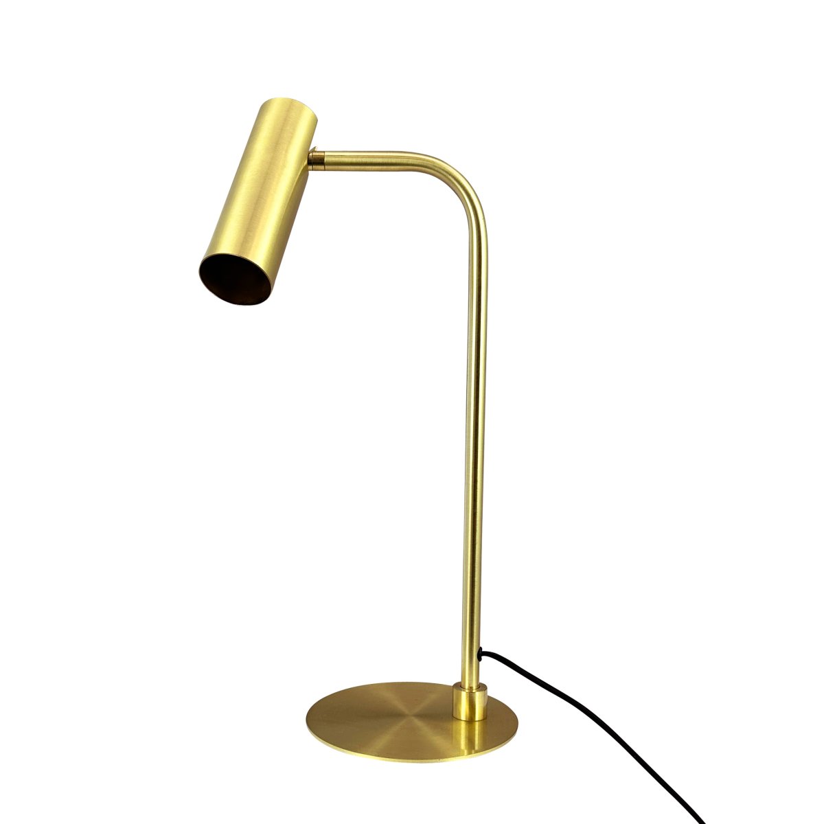 Skagerrak 50cm Messing skrivebordslampe Fra Dyberg Larsen - Lampens elegante uttrykk og fokus p&aring; kvalitet gj&oslash;r den til et perfekt komplement i ethvert rom, uansett om innredningen er moderne eller klassisk.