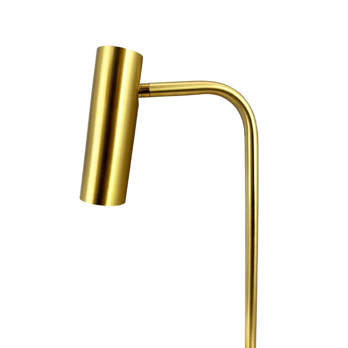 Skagerrak 50cm Messing skrivebordslampe Fra Dyberg Larsen - Lampens elegante uttrykk og fokus p&aring; kvalitet gj&oslash;r den til et perfekt komplement i ethvert rom, uansett om innredningen er moderne eller klassisk.