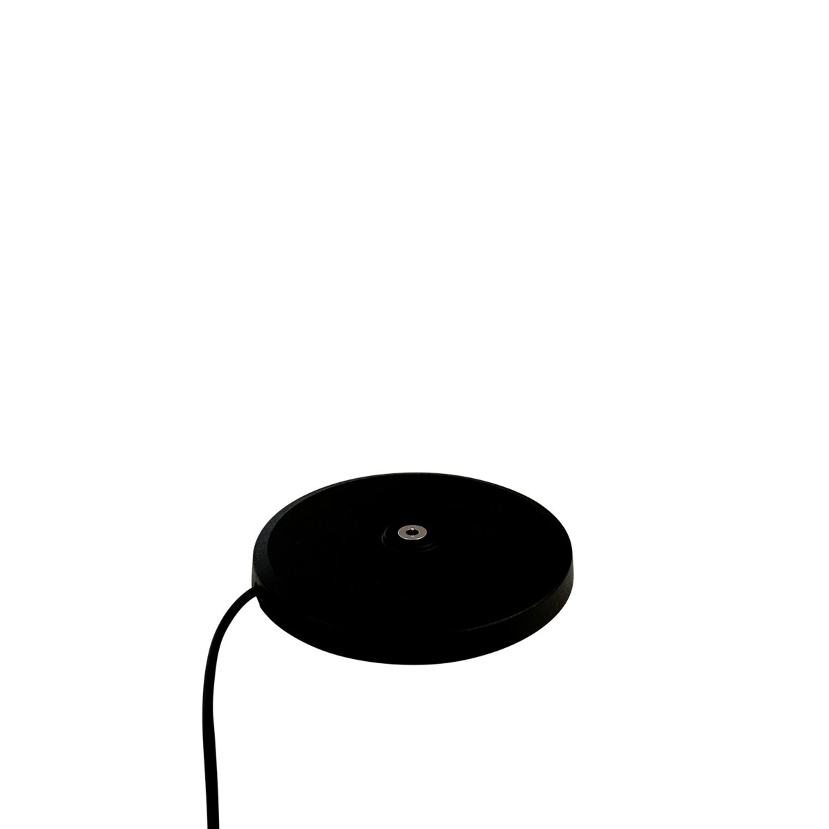 Morkel 20cm Lilla bærbar Fra Dyberg Larsen - Takket v&aelig;re dens kompakte st&oslash;rrelse og stilige design er den lett &aring; plassere hvor som helst, noe som gj&oslash;r den ideell for stuen, soverommet eller kontoret.