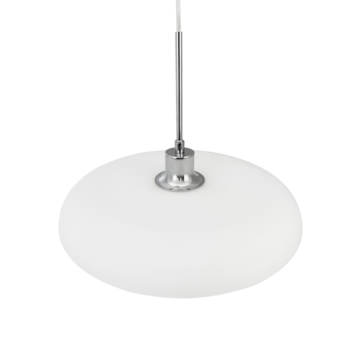 Ava Ø40 Opal Taklampe Fra Dyberg Larsen - Gi hjemmet ditt et stilig preg med den vakre Ava takpendelen fra Dyberg Larsen, en lampe med dansk design som kombinerer enkelhet og eleganse.