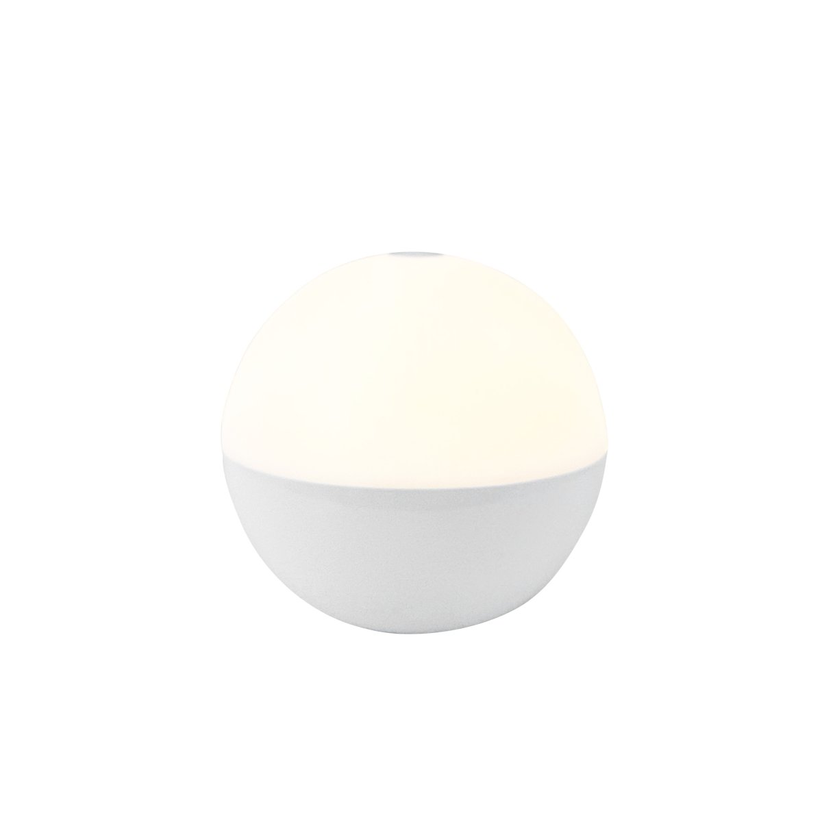 Alba 10cm 2-pk Hvit bærbar Fra Dyberg Larsen - Den blanke basen er kombinert med en matt skjerm som sprer en koselig varm hvit gl&oslash;d og passer like godt i b&aring;de moderne og klassiske milj&oslash;er.