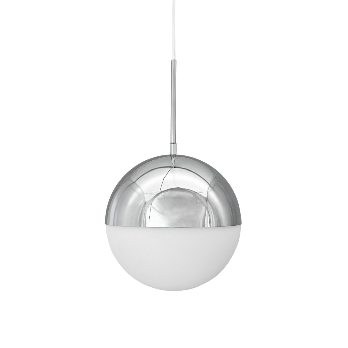 Nova Ø25 Krom Taklampe Fra Dyberg Larsen - Lampen har en rund form med en kuppel der den &oslash;vre delen er i kromfinish og den nedre delen i opalglass, som gir et mykt og behagelig lys.