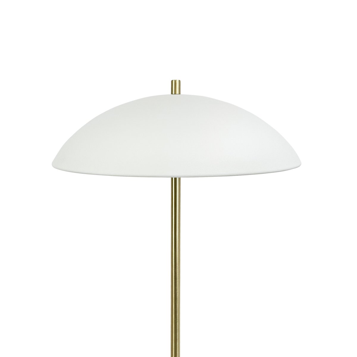 Globus Messing/beige gulvlampe Fra Dyberg Larsen - Lampen er laget av metall og kombinerer en myk beige tone med detaljer i messingfinish, noe som gir et harmonisk og moderne uttrykk.