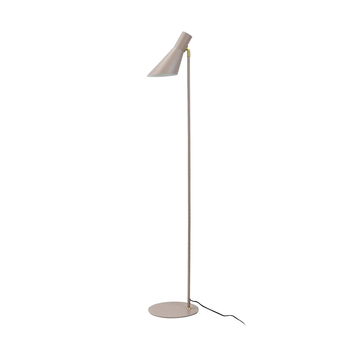 DL12 Beige gulvlampe Fra Dyberg Larsen - Lampen er laget av metall og har en justerbar lampeskjerm som kan vinkles og roteres, noe som gj&oslash;r den perfekt som leselampe ved sofaen eller lenestolen i stuen.