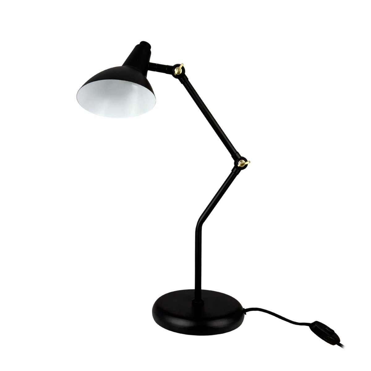 Vela 45cm Svart skrivebordslampe Fra Dyberg Larsen - Med to justerbare ledd kan du enkelt justere h&oslash;yde og vinkel etter behov, og de dekorative detaljene i messingfinish gj&oslash;r justeringen smidig.