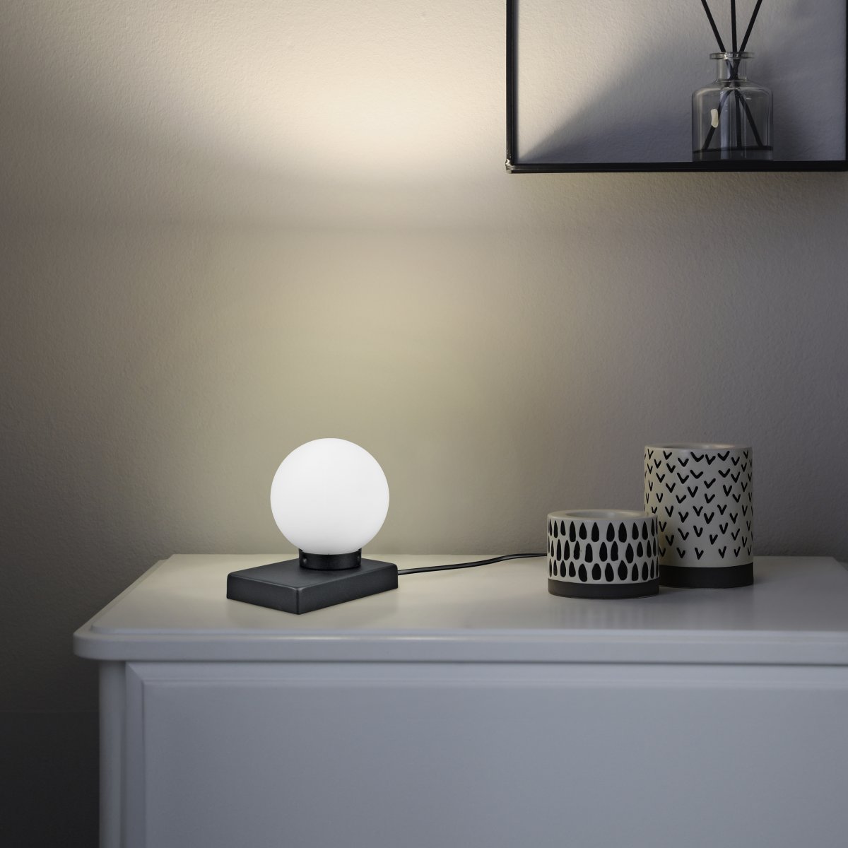 Davi 15cm Svart bordlampe Fra Trio Lighting - 