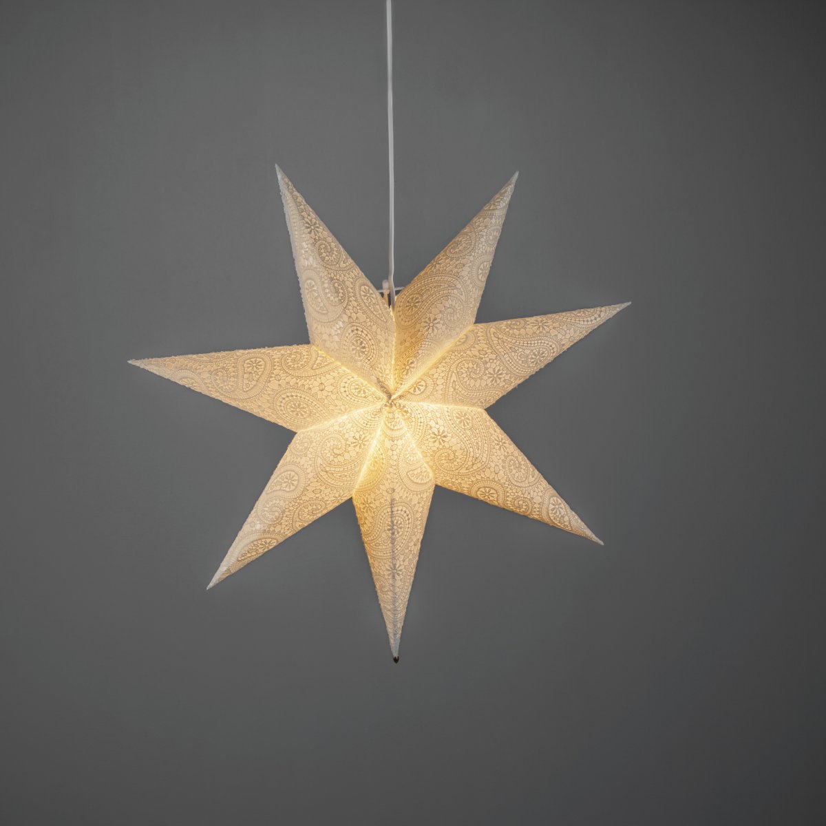 Papirstjerne m. broderi Ø60 Hvit Fra Konstsmide - Med sin diameter p&aring; 60 cm er den perfekt for &aring; henge i et vindu, hvor den vil v&aelig;re et vakkert blikkfang i advent og jul.