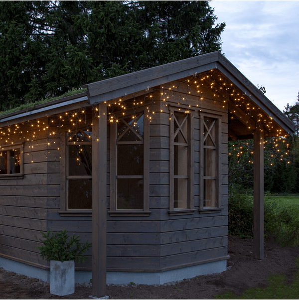 Istappslyngelys Shiny Warm White 24m Svart Fra Star Trading - Istapl&oslash;kke med 960 LED-lyspunkter med en vakker varmhvit gl&oslash;d.