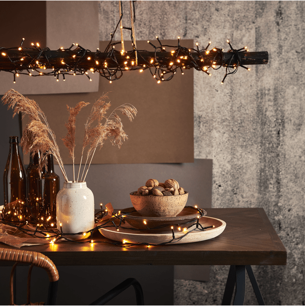 Lysslynge Golden Warm White 4m Svart Fra Star Trading - Lysstreng med 180 LED-lys med vakker gylden gl&oslash;d.