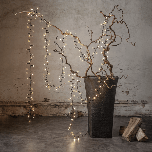 Lysslynge Shiny Warm White 24m Svart Fra Star Trading - Lysstreng med 1200 LED-lys med en vakker varmhvit gl&oslash;d.