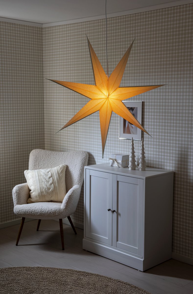 Papirstjerne Ø78 Beige Fra Konstsmide - Det enkle, elegante designet sprer et mykt og behagelig lys som gir en harmonisk følelse i advent og jul.