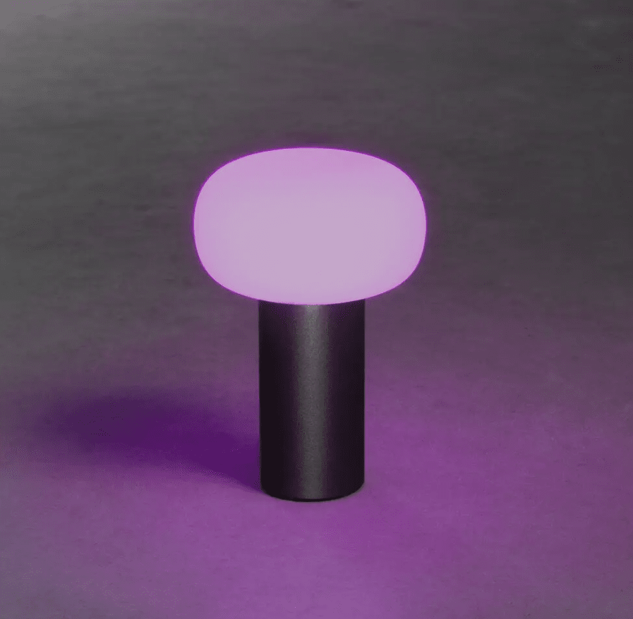 Antibes 20cm Svart bærbar Fra Konstsmide - Antibes er en moderne oppladbar bordlampe for utendørs bruk med mange funksjoner.