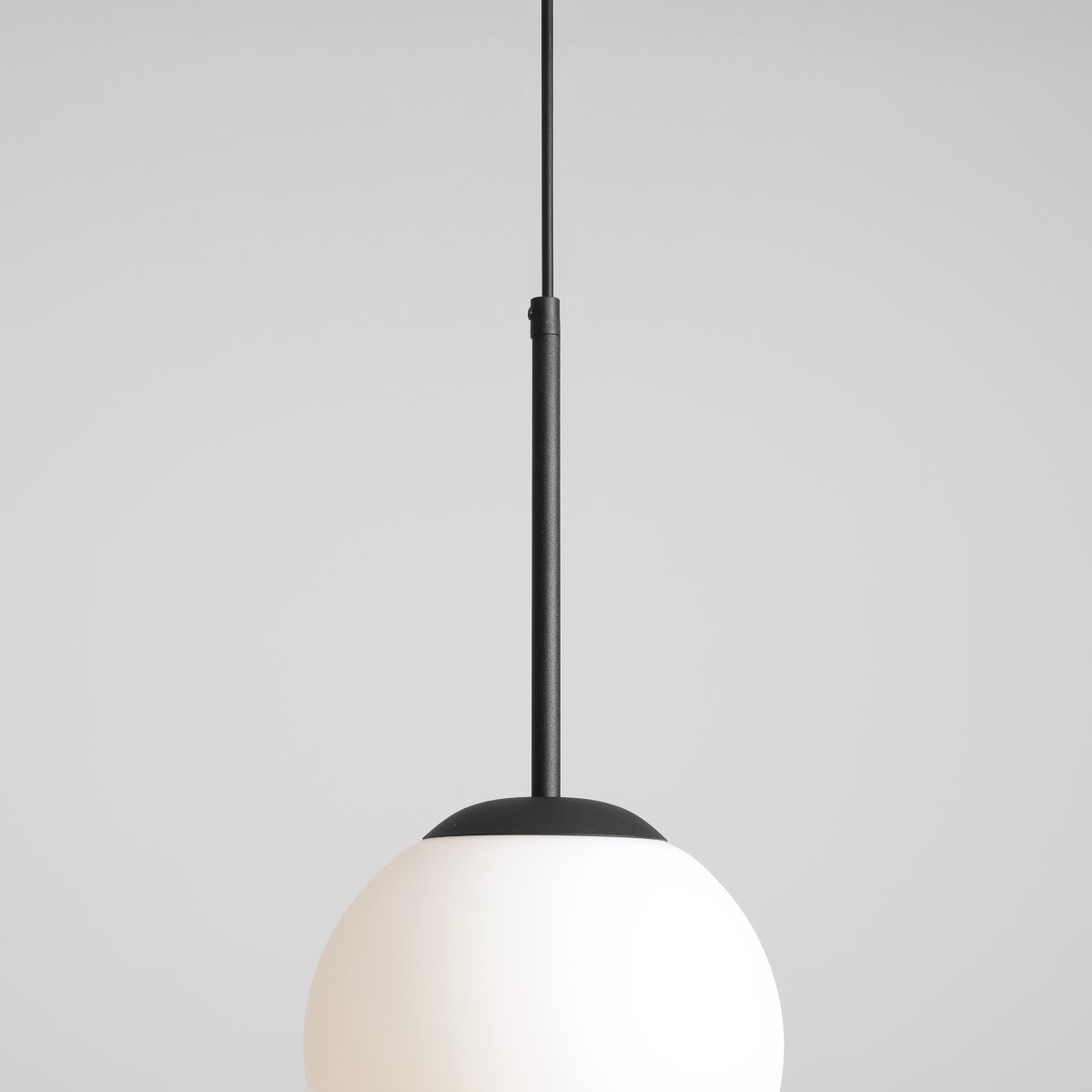 Bosso Ø20 Svart Taklampe Fra Artera - Det tidløse designet gjør den til den perfekte belysningen for både moderne og klassisk interiør.