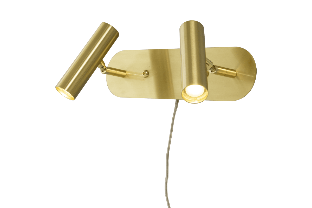 Artic Matt messing leselampe Fra Aneta Lighting - 2 justerbare hoder med LED-lyskilde som gir behagelig varmhvitt lys.