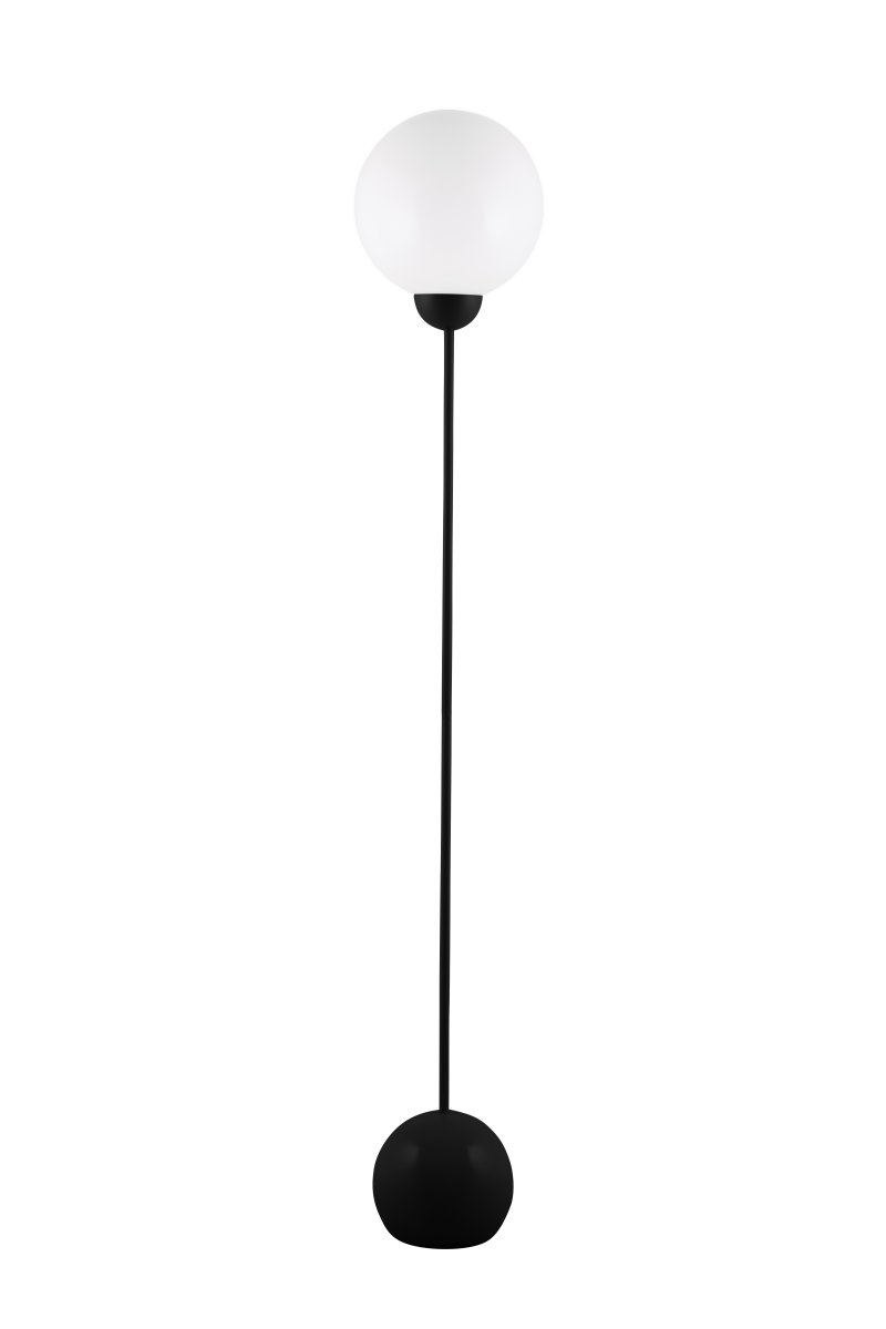 Ripley Svart gulvlampe Fra Globen Lighting - Lampen er laget av metall og har en glasskuppel i opalhvitt glass som sprer et herlig lys.