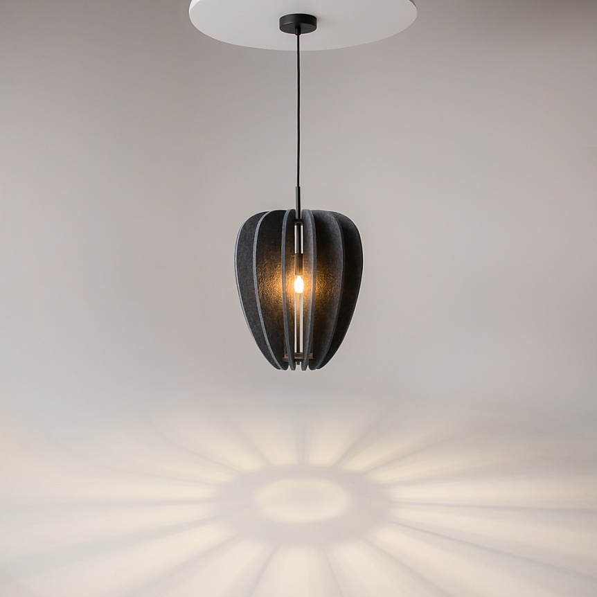 Cambio Ø35 Mørk grå Taklampe Fra Maytoni - Serien finnes i flere farger og former og kan henges i h&oslash;ye rom takket v&aelig;re den 3 meter lange kabelen &ndash; Perfekt for kreative lysinstallasjoner som gjenspeiler stemningen i rommet.