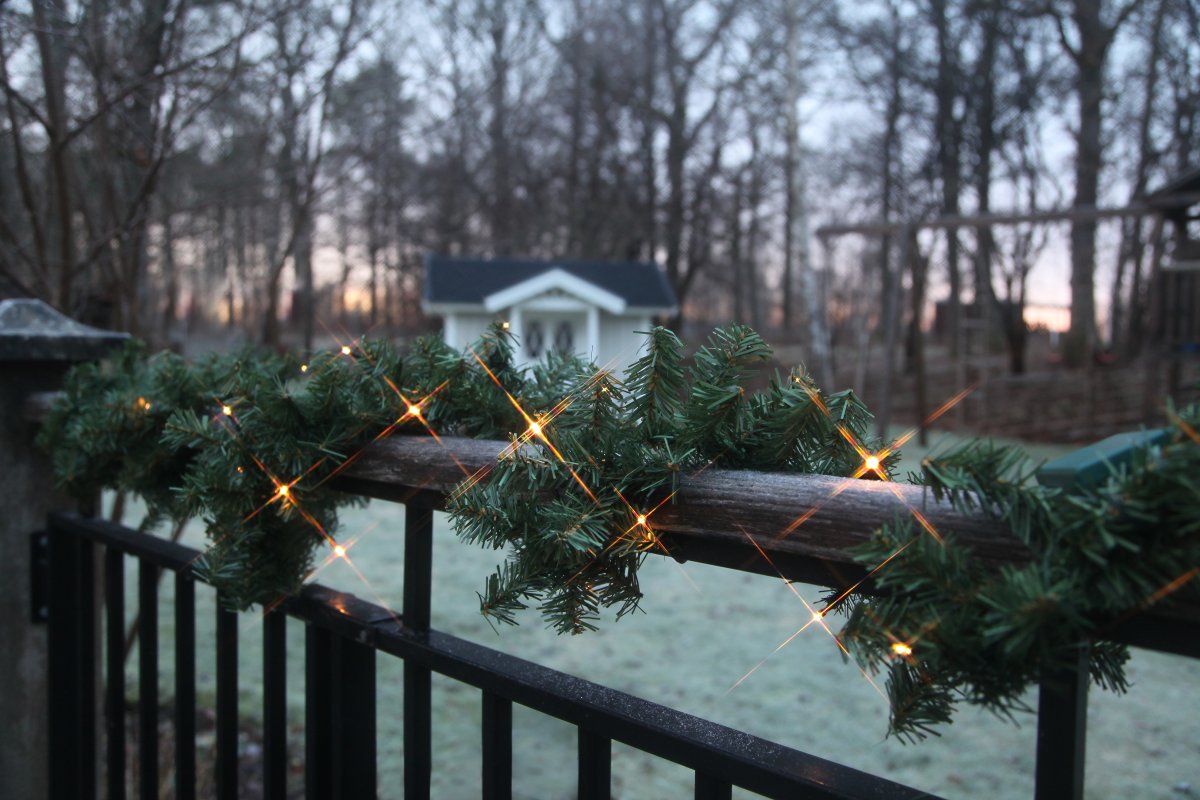 Canadian 250cm Grønn Fra Star Trading - Batteridrevet krans med 30 LED-lys.