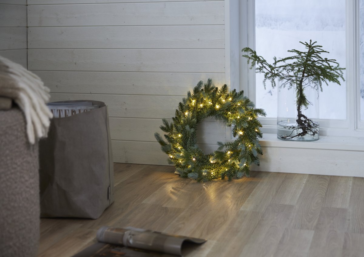 Greyland Ø55 Grønn Fra Star Trading - Den er laget av en blanding av PE-spisser og PVC-spisser med et vakkert gr&oslash;nt-gr&oslash;nt skimrende utseende.