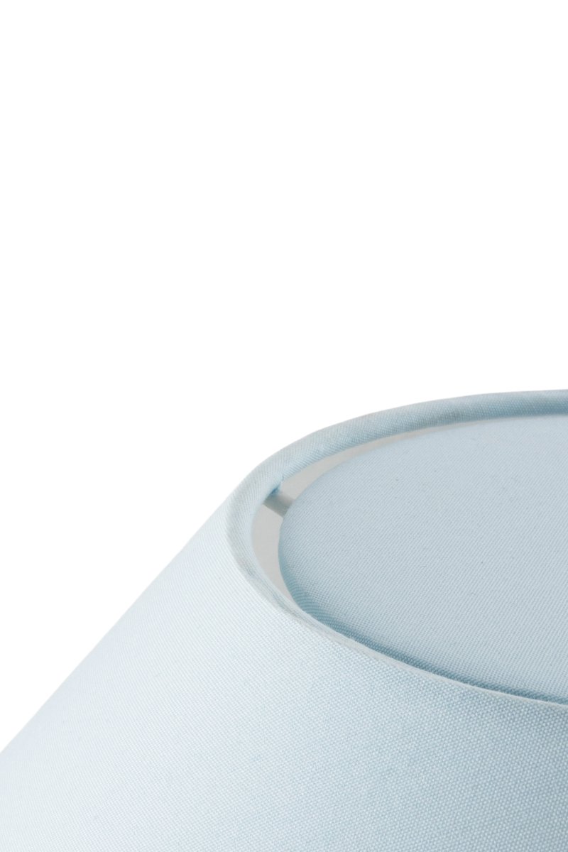 Iris 50cm Blå bordlampe Fra Globen Lighting - V&aelig;r oppmerksom p&aring; at luftboblene i glasset varierer i st&oslash;rrelse og skaper et unikt m&oslash;nster for hver lampe, og det er derfor lampen du mottar kan avvike noe fra bildene.