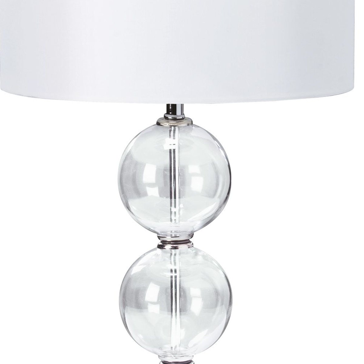 Bliss 58cm Krom bordlampe Fra Searchlight - Denne stilige bordlampen kombinerer et sofistikert design med tre klare glasskuler stablet på&aring; hverandre, noe som skaper et luksuriøst og luftig uttrykk.