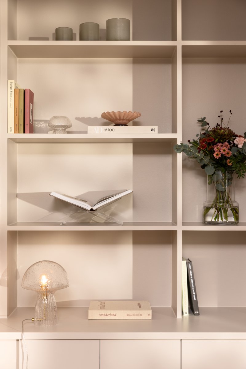 Fungo 30cm Gjennomsiktig bordlampe Fra Globen Lighting - Hver lampe er munnbl&aring;st og unik, noe som betyr at variasjoner i farge, glasstykkelse og antall bobler forekommer.