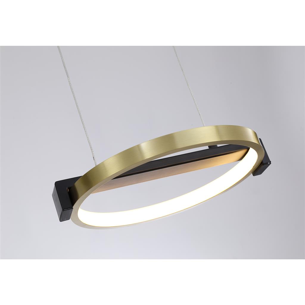 Aerial 106cm Messing/svart Taklampe Fra Searchlight - Aerial er en stilig pendellampe med tre ringer i sateng messingfinish og svarte detaljer som skaper et moderne og industriell preg.