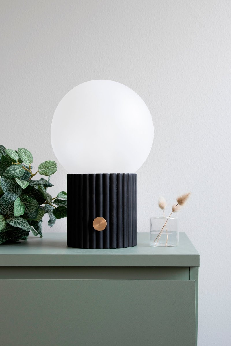 Hubble 32cm Svart bordlampe Fra Globen Lighting - 