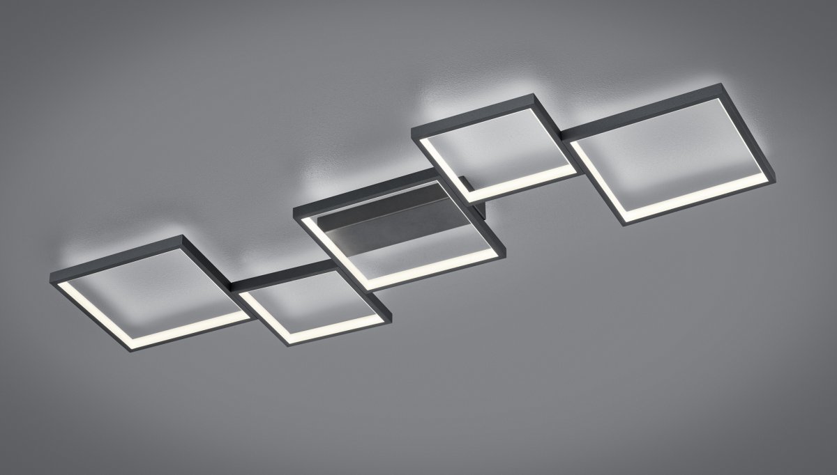 Sorrento 120cm Svart plafond Fra Trio Lighting - Taklampen SORRENTO tiltrekker seg alles oppmerksomhet med sin uvanlige og moderne design og utfyller ethvert moderne oppholdsrom, enten det er p&aring; eller av.