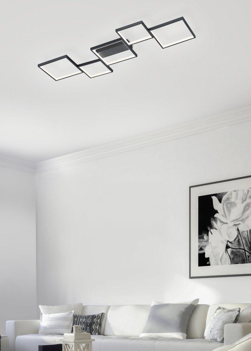 Sorrento 120cm Svart plafond Fra Trio Lighting - Taklampen SORRENTO tiltrekker seg alles oppmerksomhet med sin uvanlige og moderne design og utfyller ethvert moderne oppholdsrom, enten det er p&aring; eller av.