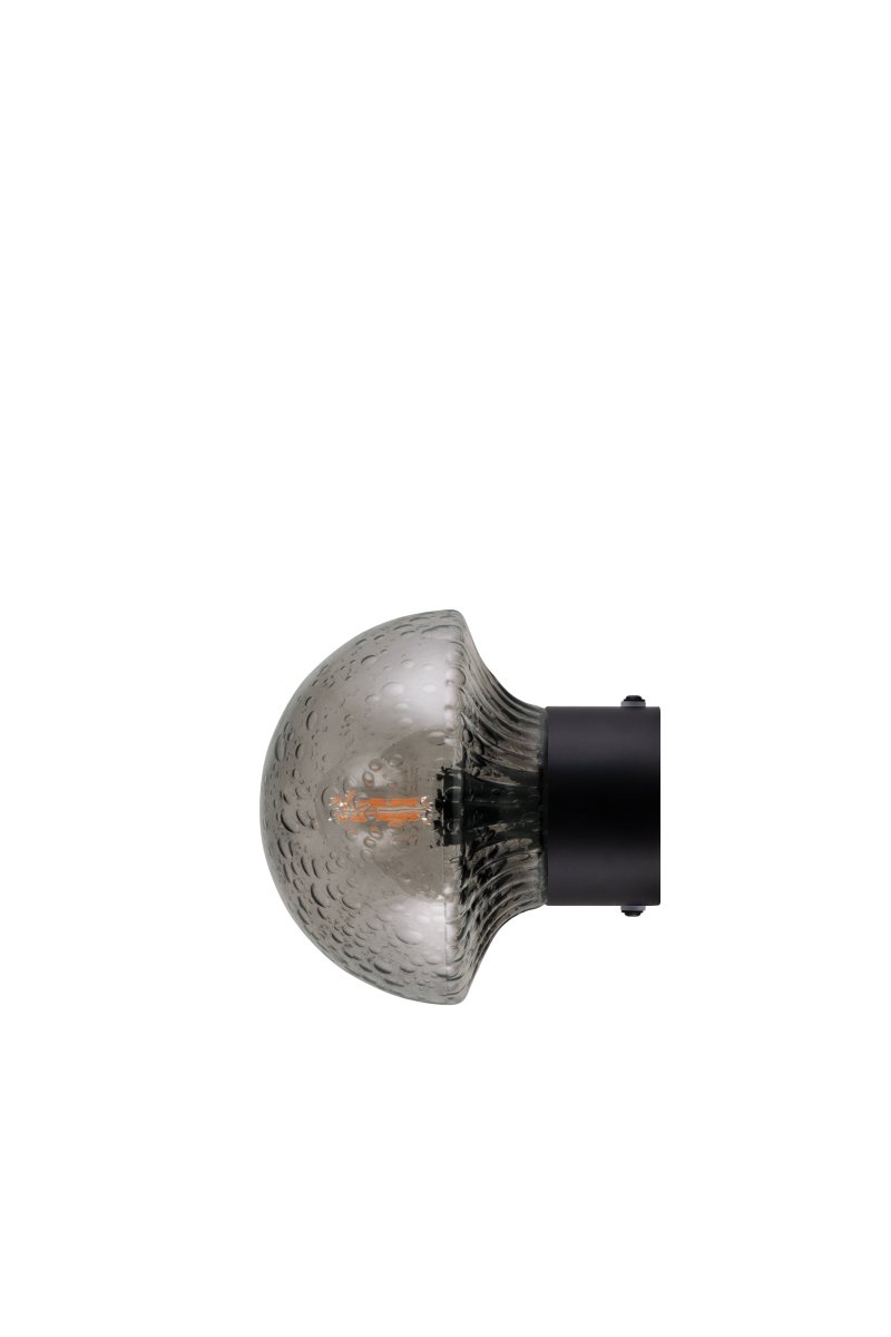 Fungo Ø16 Røyk/svart baderomslampe Fra Globen Lighting - Fungo er en allsidig lampe som er like praktisk som den er estetisk.
