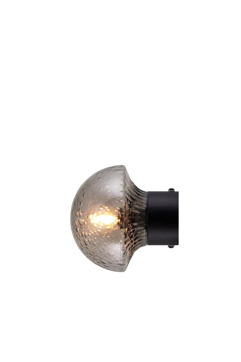 Fungo Ø16 Røyk/svart baderomslampe Fra Globen Lighting - Fungo er en allsidig lampe som er like praktisk som den er estetisk.