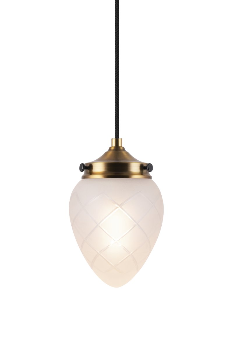 Juni Ø10 Antikk messing/hvit vinduslampe Fra Globen Lighting - Juni med sitt vakre slipte glass og metallskjerm tar deg tilbake i tid til tidlig på 1900-tallet.