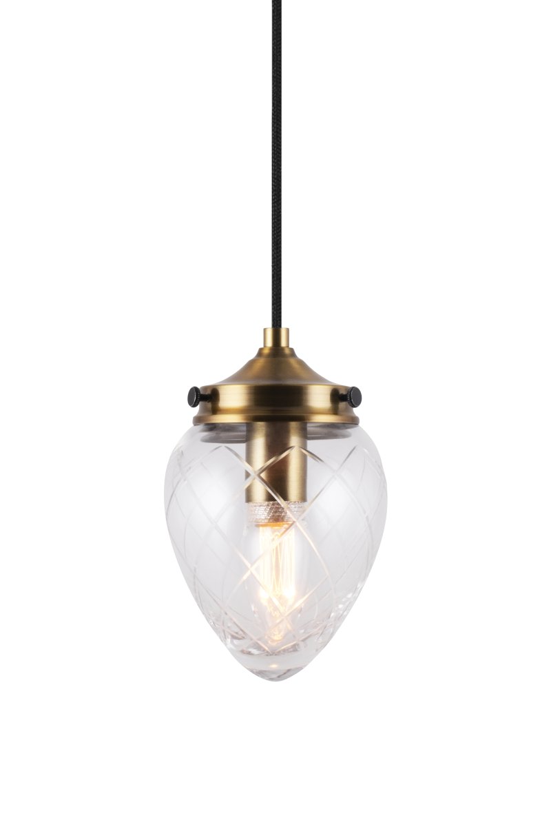 Juni Ø10 Antikk messing/gjennomsiktig vinduslampe Fra Globen Lighting - Juni med sitt vakre slipte glass og metallskjerm tar deg tilbake i tid til tidlig på 1900-tallet.