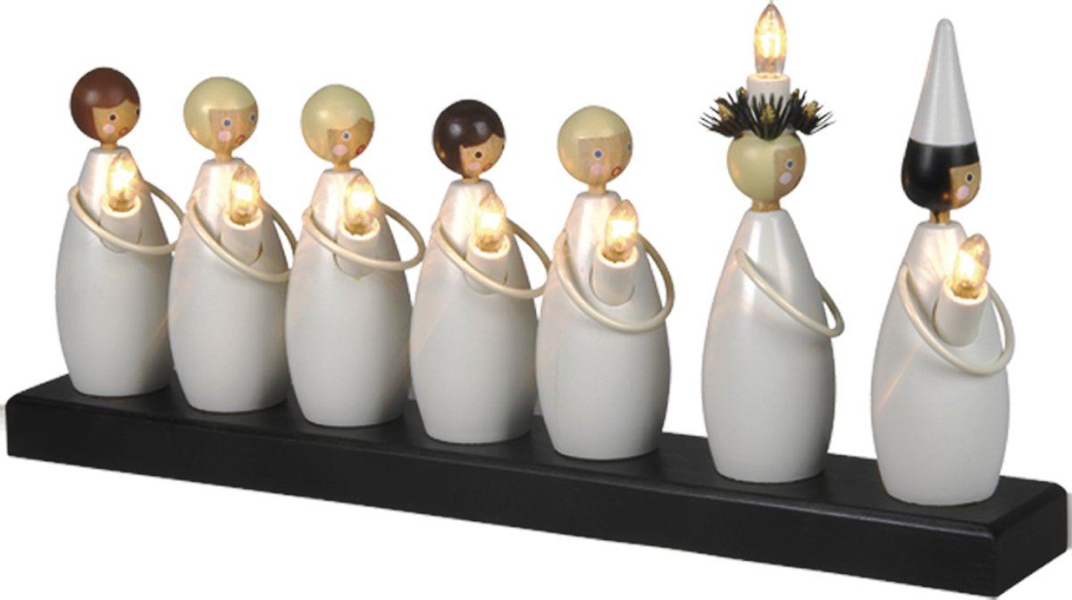 Lucia Choir Hvit Fra Star Trading - Pynt til Lucia og advent, lysestakene gir en fantastisk fin julestemning i b&aring;de vinduer og p&aring; vinduene.