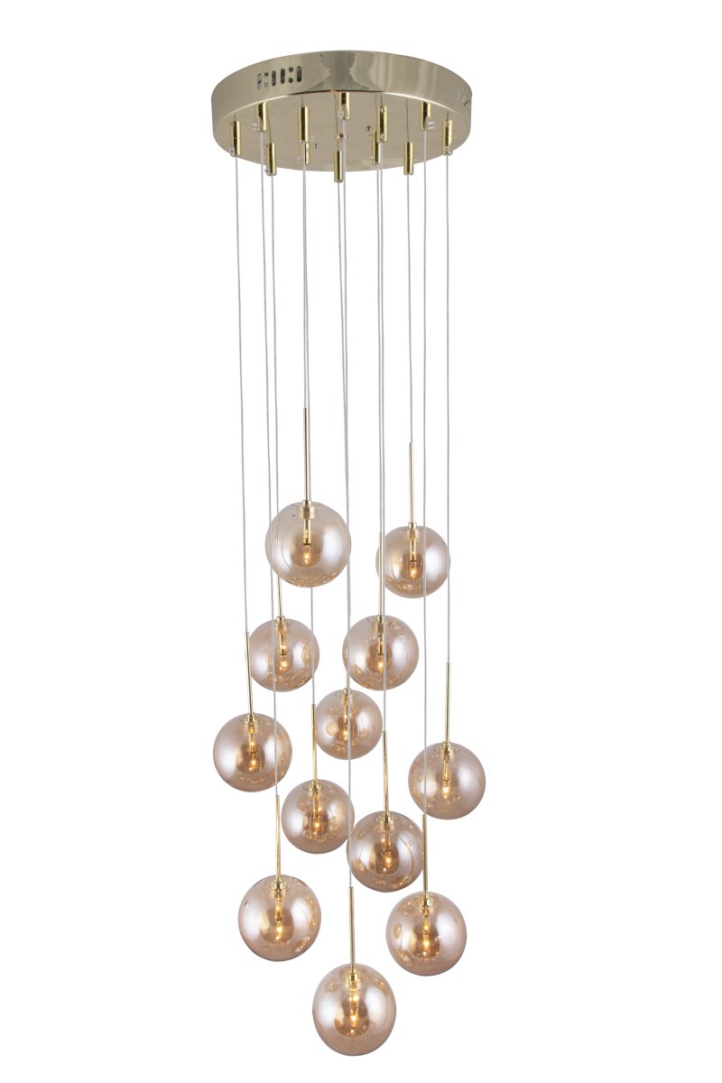 Skyfall Ø30 Rav Taklampe Fra Globen Lighting - Skyfall er en vakker taklampe med tolv ledninger med glasskupler som kan justeres mellom en totalhøyde på 33–213 cm.