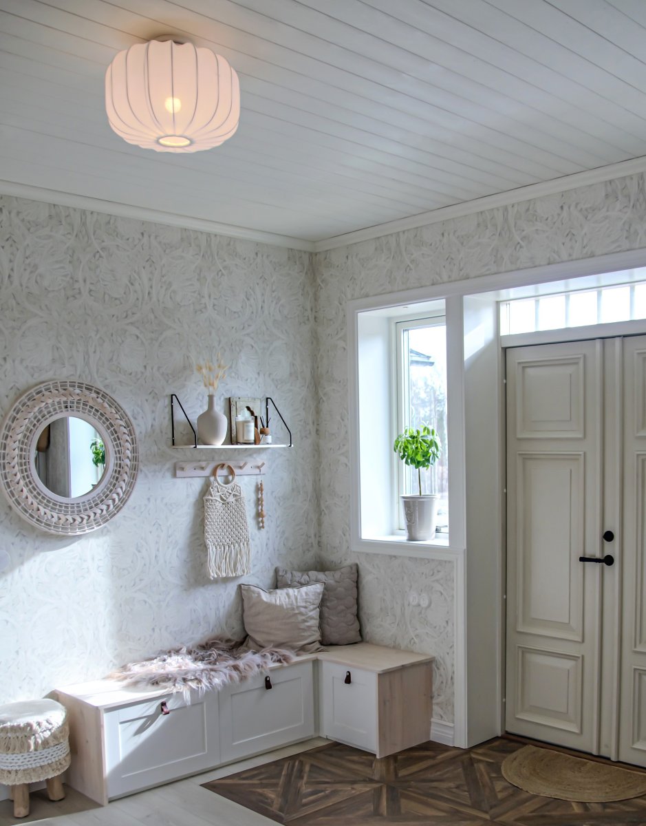 Madame Ø38 Hvit plafond Fra Aneta Lighting - Takkopp i hvitmetall med krokoppheng og rekkeklemme, lampeplugg kan monteres.