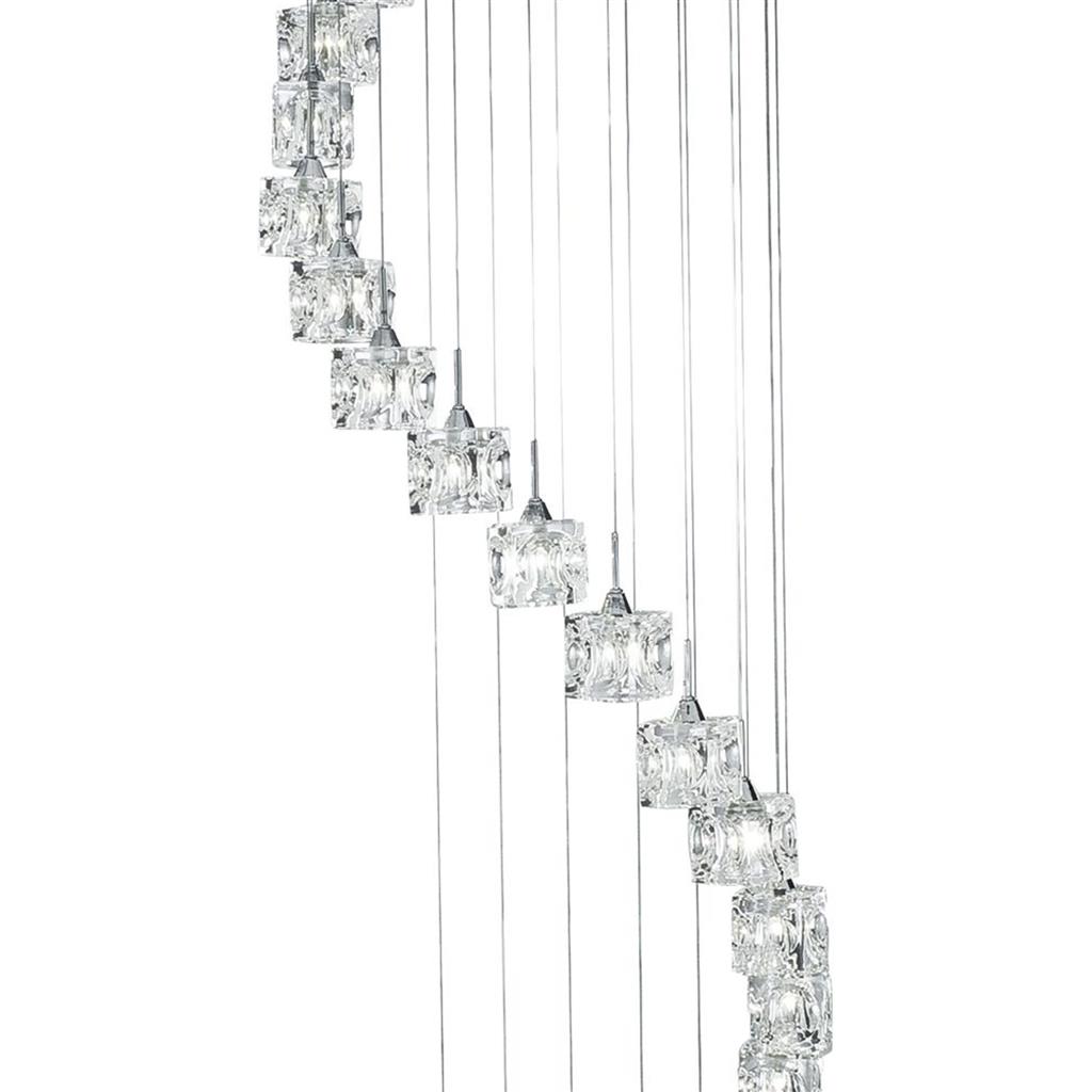 Ice Cube Ø45 Krom Taklampe Fra Searchlight - Hver isbit inneholder en integrert LED-lyskilde som avgir et sterkt, klart hvitt lys og skaper en effektfull glød gjennom det gjennomsiktige glasset.