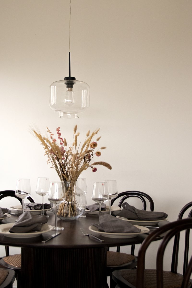 Ritz Ø25 Gjennomsiktig Taklampe Fra Globen Lighting - Ritz er en pendellampe med en klassisk form og en liten st&oslash;rrelse som ser like bra ut alene som p&aring; rad over et spisebord.