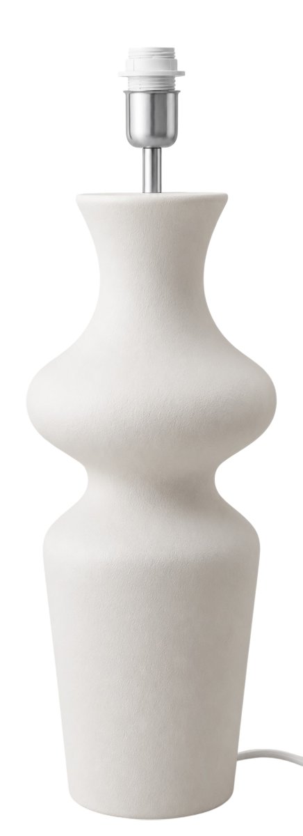 Zoom bilde av Belladonna 60cm Vit lampefot Fra Hallbergs - Den vita, strukturerade finishen framh&auml;ver lampans organiska former och g&ouml;r den enkel att kombinera med olika typer av lampsk&auml;rmar och inredningsstilar.