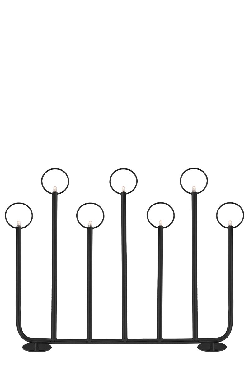 Natale Svart Fra Globen Lighting - Lampen er laget av sort pulverlakkert metall og leveres komplett med lyskilder, en 200 cm lang sort kabel med sort bryter, transformator og støpsel.