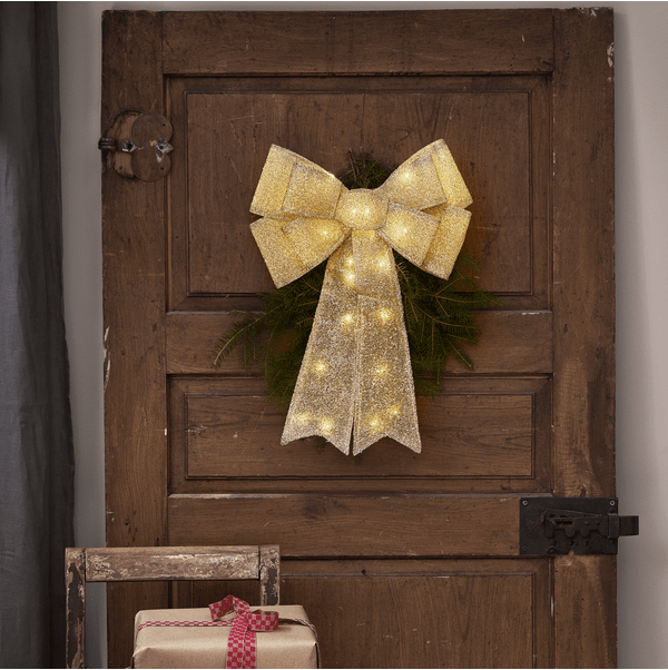 Lotta Gull Fra Star Trading - En sløyfe med 40 små LED-prikker skinner vakkert med sitt varmhvite lys når produktet er slått på.