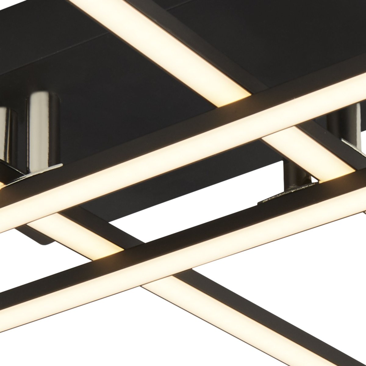Matrix 45cm Matt svart plafond Fra Searchlight - Denne rene og elegante armaturen er perfekt for rom med lav takh&oslash;yde, som soverom, stue eller gang, og legger til en i&oslash;ynefallende detalj.