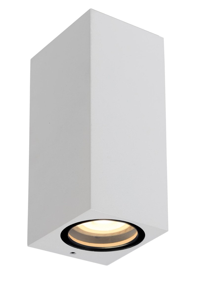 Zaro Hvit utendørslampe Fra Lucide - Som seg hør og bør med moderne belysning, er Zaro kompatibel med LED-lys, noe som gjør utemiljøet ditt for et komplett og sofistikert utseende.
