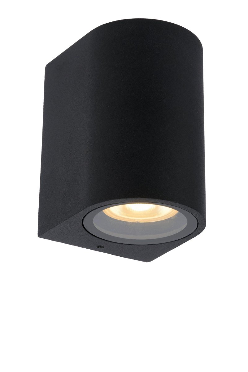 Zaro Svart utendørslampe Fra Lucide - Som seg hør og bør med moderne belysning, er Zaro kompatibel med LED-lys, noe som gjør utemiljøet ditt for et komplett og sofistikert utseende.