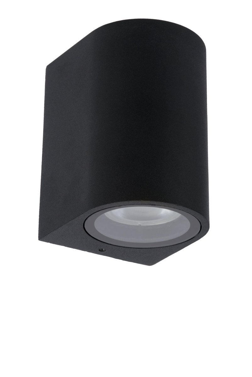 Zaro Svart utendørslampe Fra Lucide - Som seg hør og bør med moderne belysning, er Zaro kompatibel med LED-lys, noe som gjør utemiljøet ditt for et komplett og sofistikert utseende.