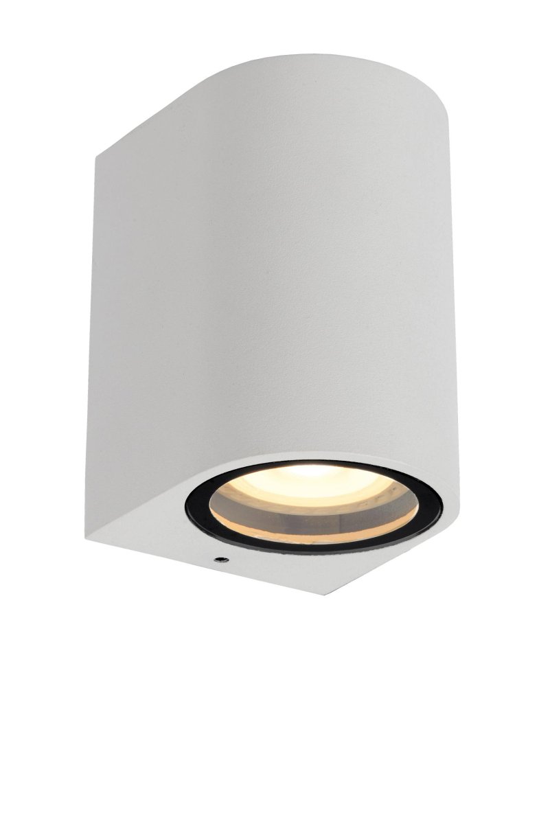 Zaro Hvit utendørslampe Fra Lucide - Som seg hør og bør med moderne belysning, er Zaro kompatibel med LED-lys, noe som gjør utemiljøet ditt for et komplett og sofistikert utseende.