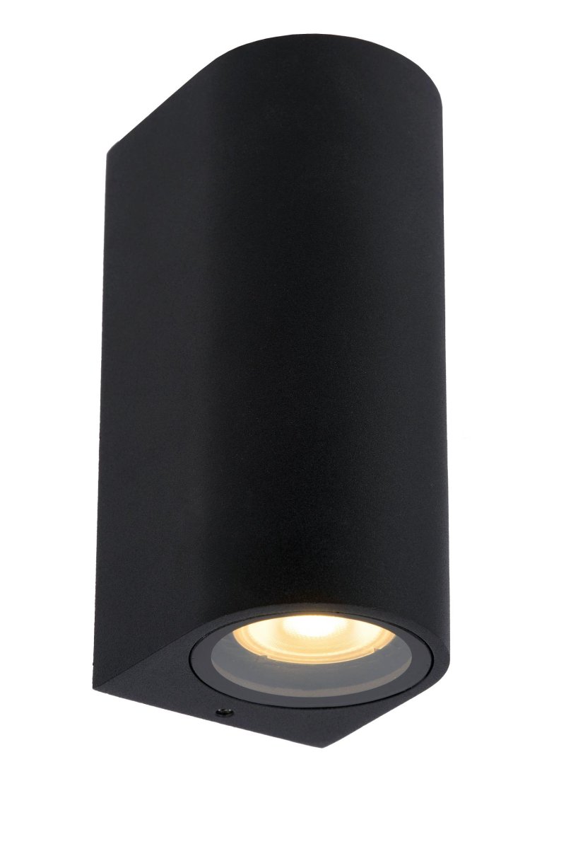 Zaro Svart utendørslampe Fra Lucide - Som seg hør og bør med moderne belysning, er Zaro kompatibel med LED-lys, noe som gjør utemiljøet ditt for et komplett og sofistikert utseende.