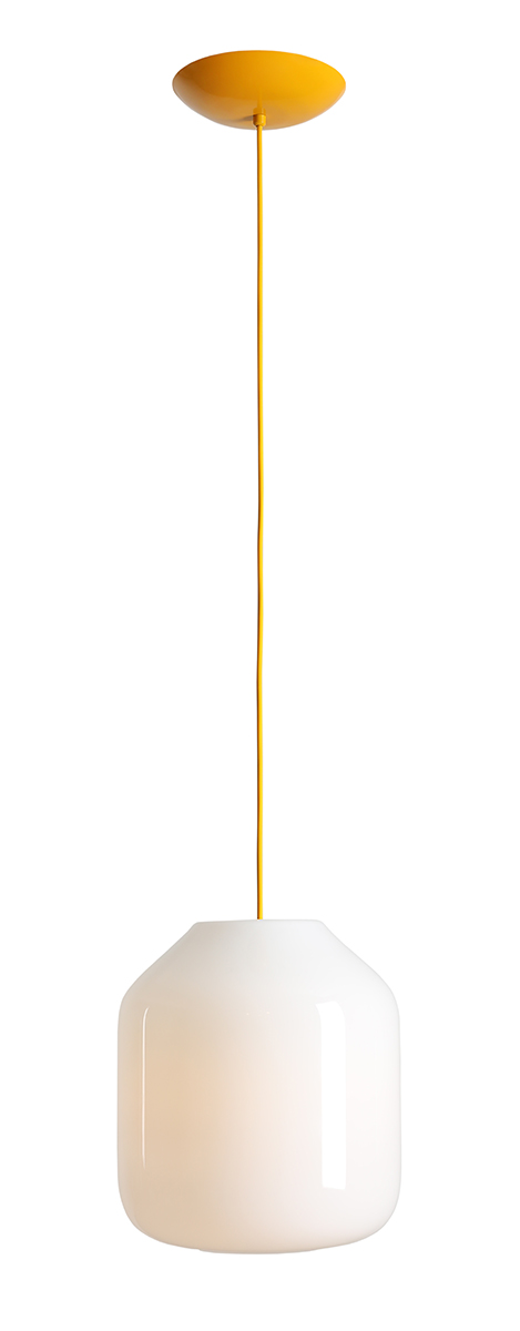 Flask Ø27 Gul Taklampe Fra Artera - Den sjenerøse opalglasskjermen har en diameter på 27 cm og sprer et mykt og behagelig lys som skaper en innbydende atmosfære i rommet.