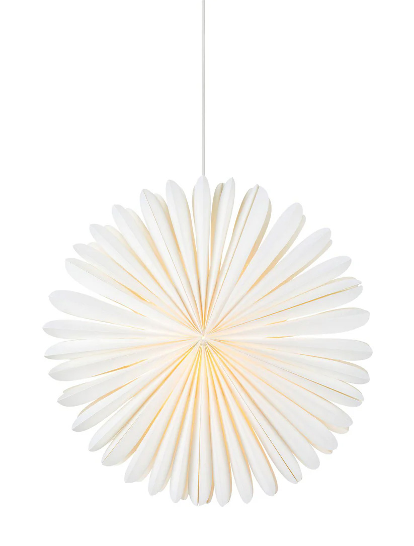 Sol Ø60 Hvit Fra Markslöjd - Sol Stj&auml;rna White 60 cm er en unik julestjerne med et moderne preg som minner om en skinnende sol.